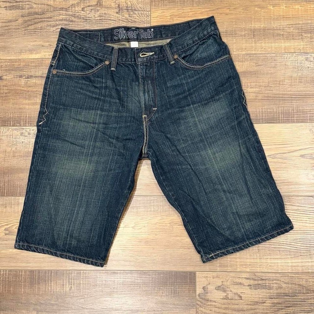 Silver Tab Men's Y2K blue denim shorts Size 33"